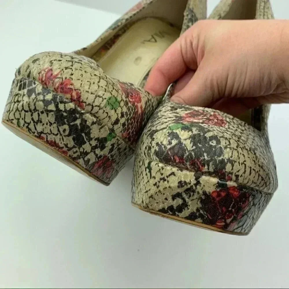 Mia Uptown girl platforms 10 multicolored floral